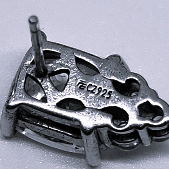 Beautiful Cubic Zirconia 925 Silver Stud Statement Earrings - Picture 6 of 7